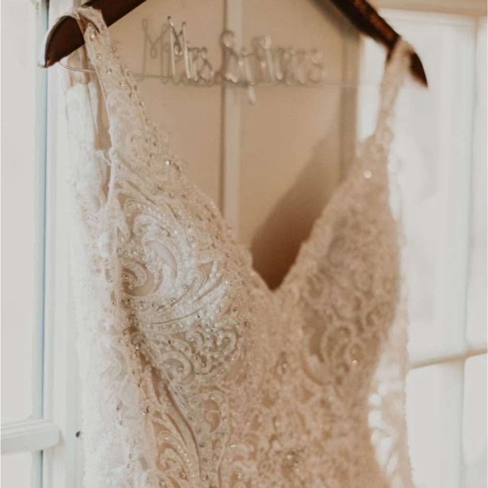 Elegant White Lace Wedding Dress